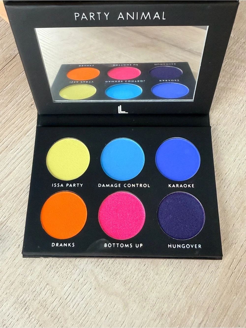 Bold Neon 6 Color Eyeshadow Palette by Laura Lee NEW/NEVER USED